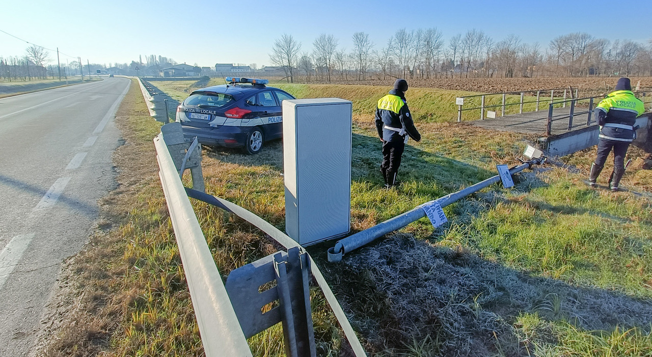 Autovelox, fleximan è sbarcato anche in Lombardia? Abbattuto un rilevatore  a Bergamo