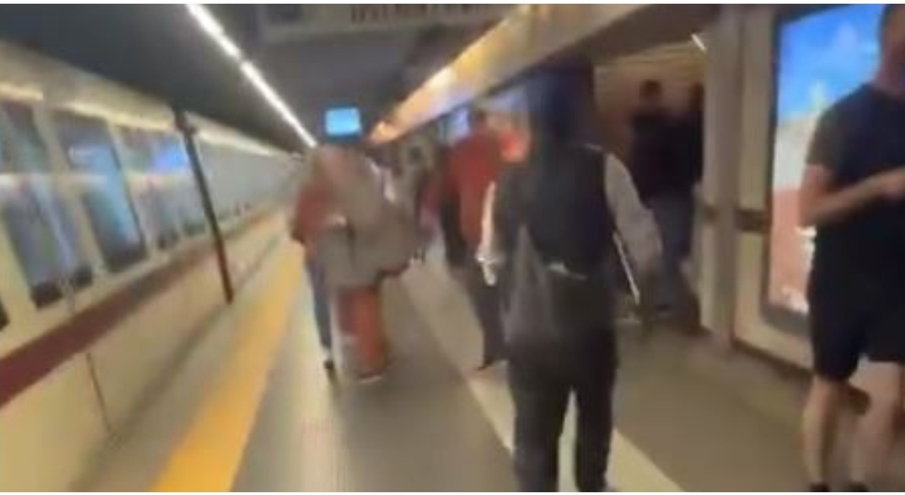 Auseinandersetzung in der Metro A Ottaviano in Rom