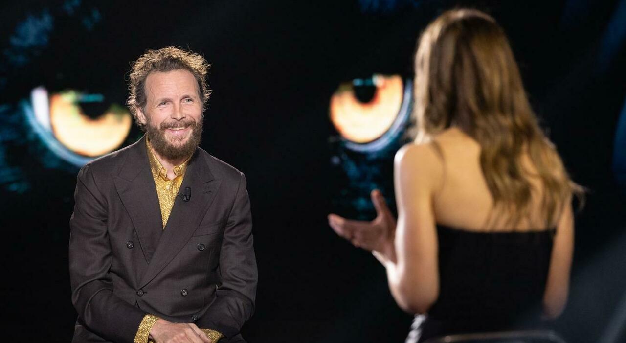 Jovanotti a Belve: «La salute di mia figlia? Cerco di essere forte. Ho fatto pipì accanto a Berlusconi, del flirt con Valeria Marini non parlo»