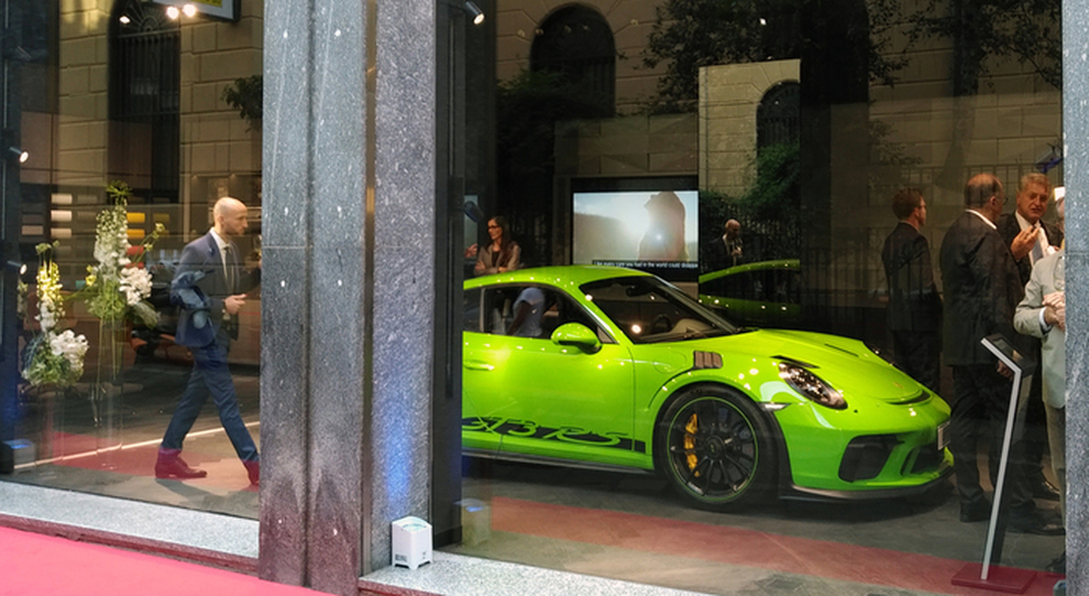 Lo showroom Porsche Studio MIlano è in via della Spiga, nel Quadrilatero della Moda