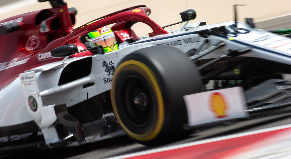 Mick Schumacher con l'Alfa Romeo nei test del Bahrain 2019