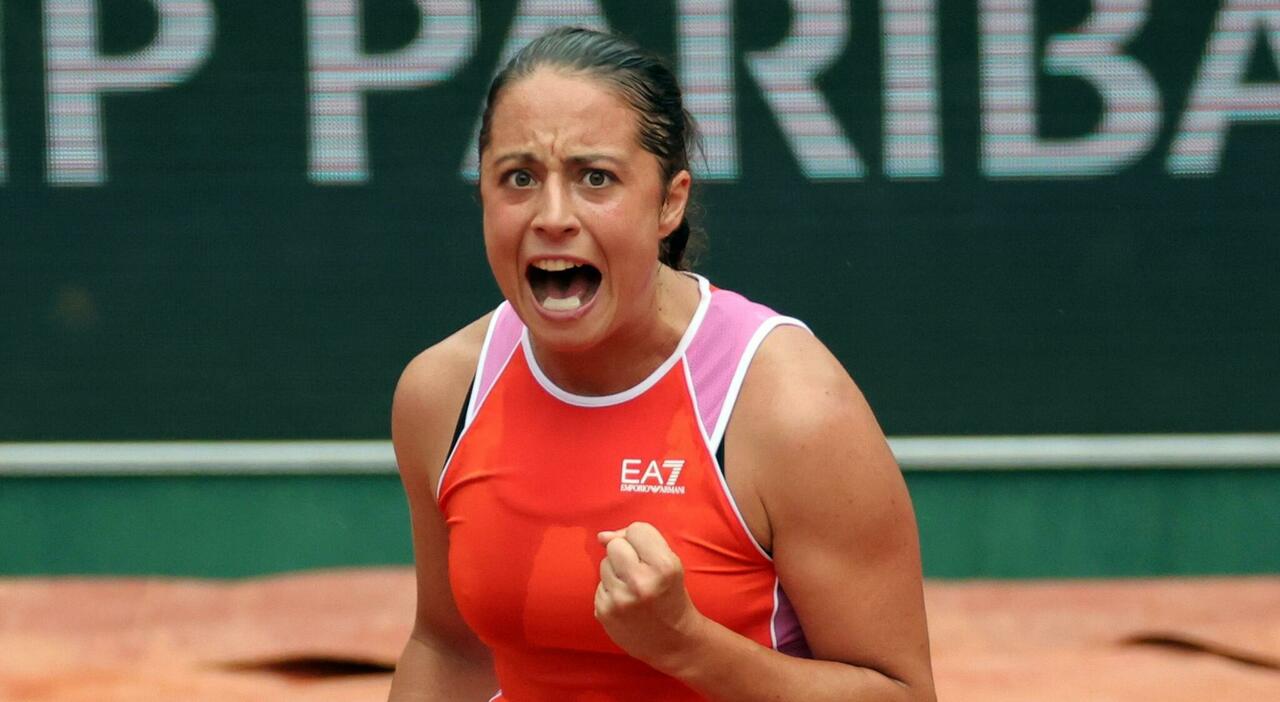 Elisabetta Cocciaretto Advances to the Eighth Round at Roland Garros