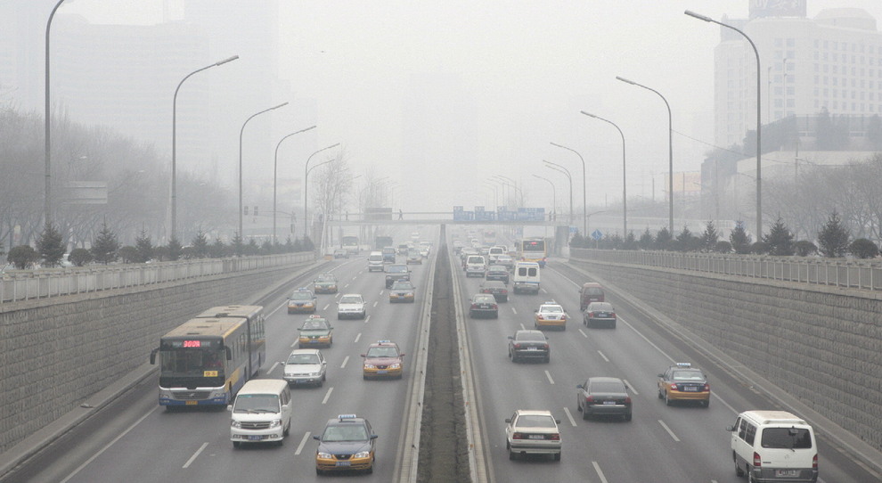 La Cina vuole lo stop alle auto a benzina e diesel