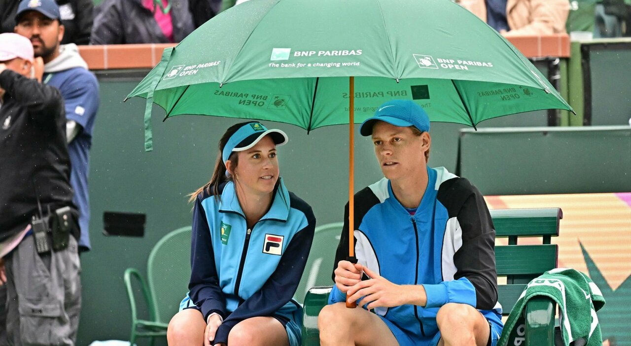 Jannik Sinner's Chivalrous Gesture at Indian Wells: Holding an Umbrella for a Ball Girl