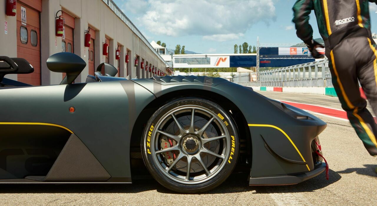 Pneumatici Pirelli sulla Dallara Stradale EXP