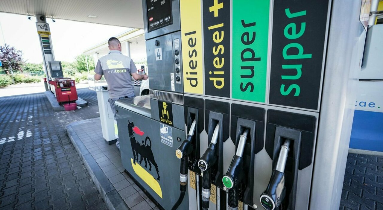 Diesel tassato come la benzina: spunta il riallineamento delle accise