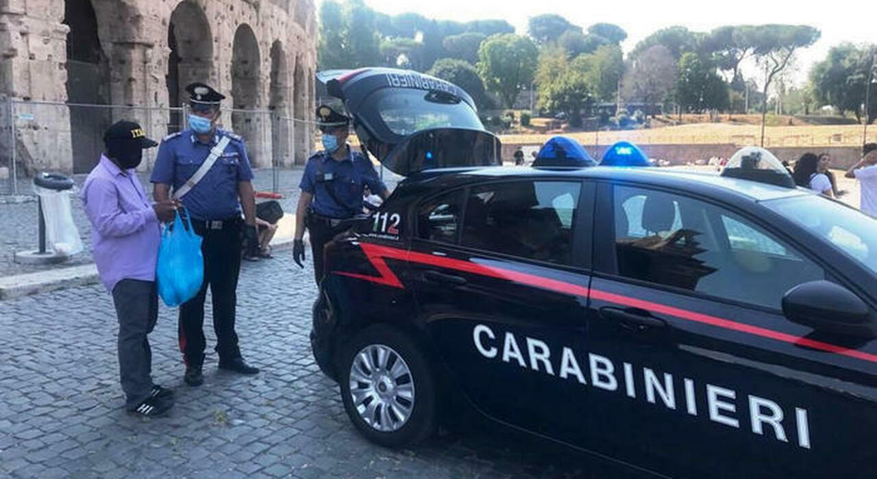 Roma, Saltafila Abusivi Al Colosseo: Avevano Anche Pos Collegati A ...