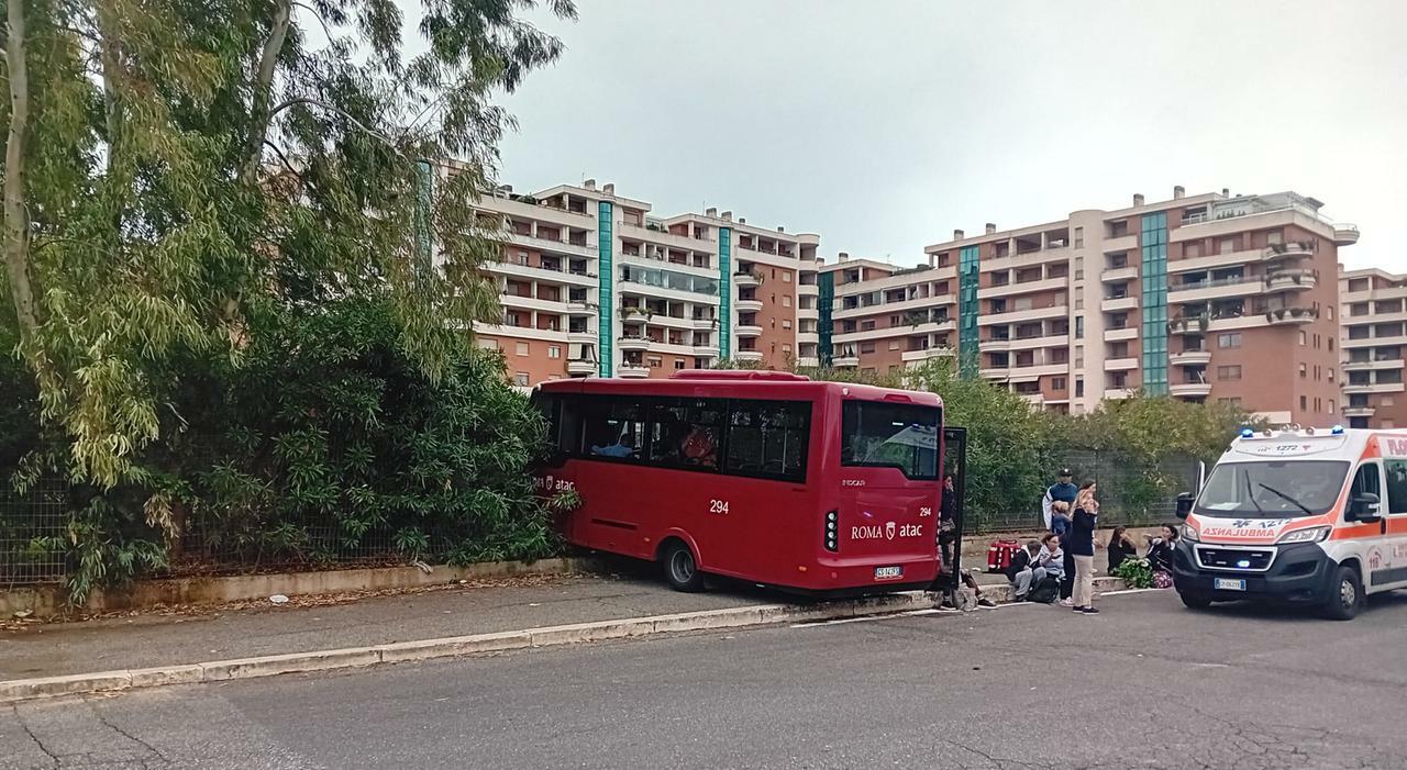 Sette passeggeri coinvolti in un drammatico incidente autobus: ecco cosa è successo!