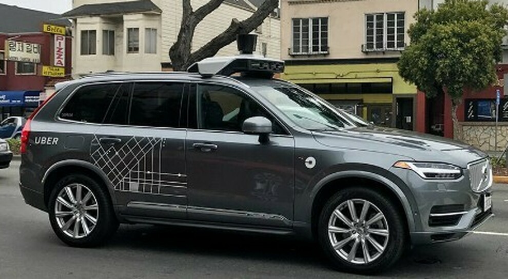 Una Volvo di Uber a guida autonoma durante i test