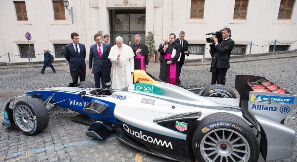 Papa Francesco benedice la Formula E, la prima corsa di auto elettriche a Roma