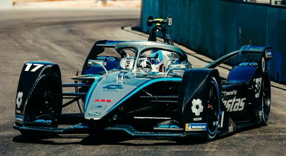 La Mercedes di De Vries, a lui la prima superpole in Arabia Saudita della settima stagione di Formula E
