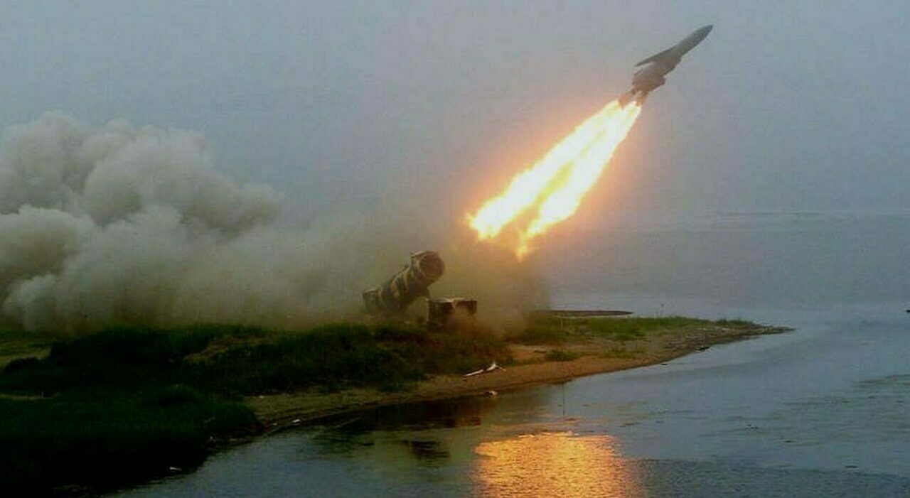 Putin's Hypersonic Missile Zircon Used For The First Time In Ukraine War