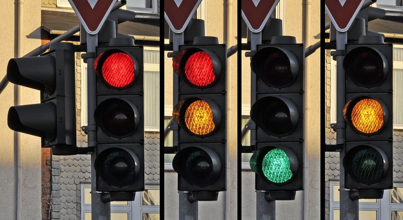 I semafori tradizionali potrebbero in futuro cedere il passo a quelli a 4 luci