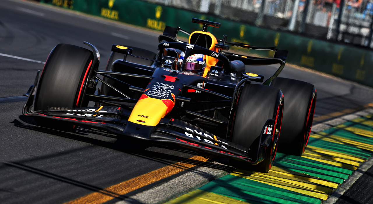Formula 1, qualifiche GP Australia: terza pole consecutiva di Verstappen, secondo uno stoico Sainz