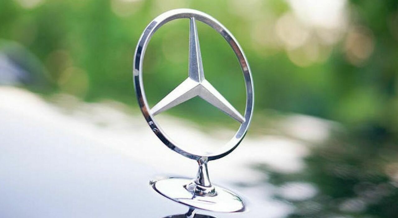 Lo storico simbolo di Mercedes-Benz