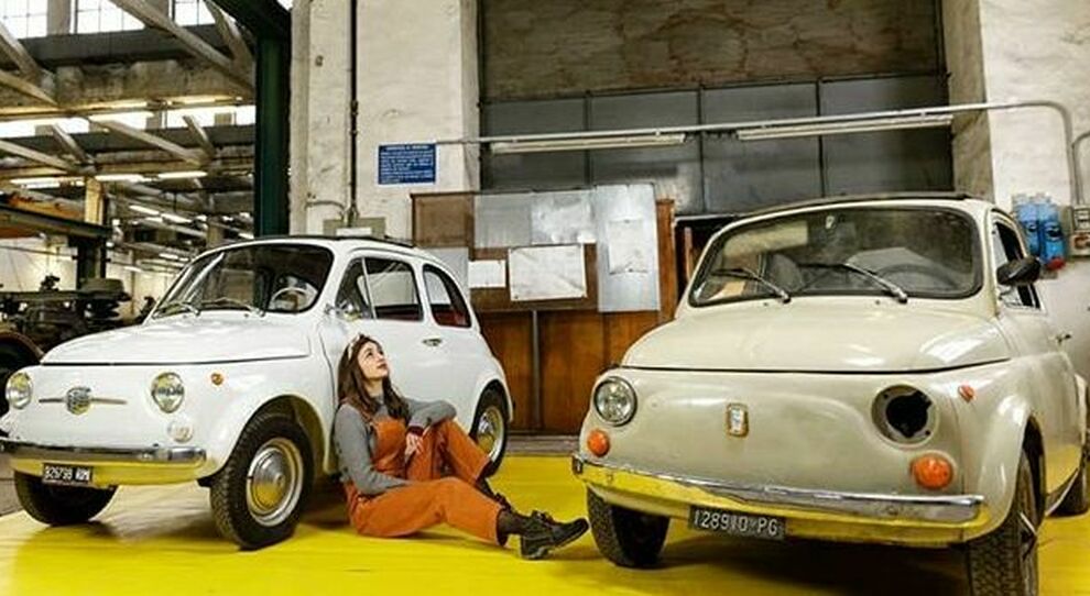 Giovanna, 24 anni, restaura Fiat 500 d'epoca: «Nella mia officina smonto  pregiudizi»