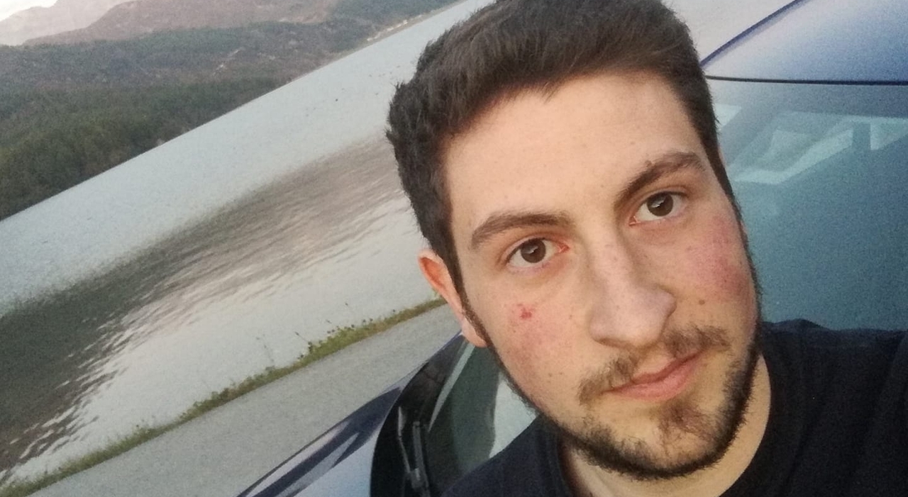 Incidente contro la moto guidata dal fratello: Luca Guastella muore a 28 anni. Dopo lo schianto è caduto in un dirupo
