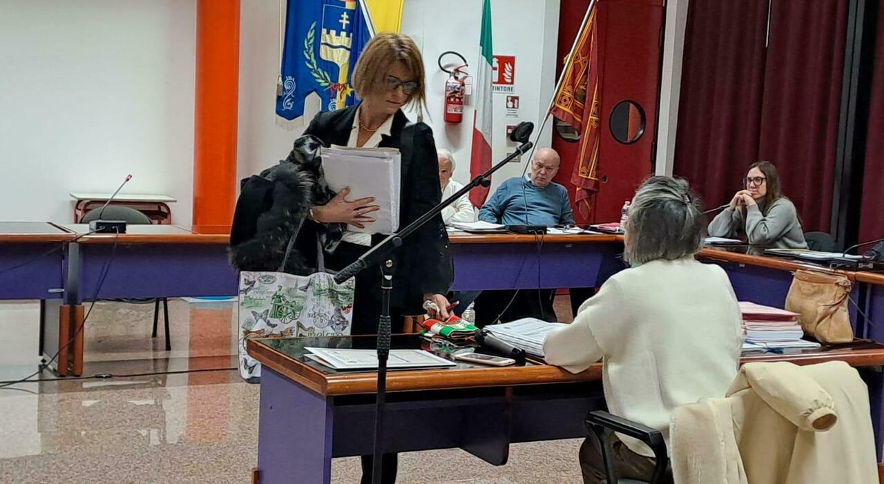 Nadia Zanchin, la sindaca di Eraclea si dimette: sfiducia con 9 voti contro 7. In Comune un commissario prefettizio