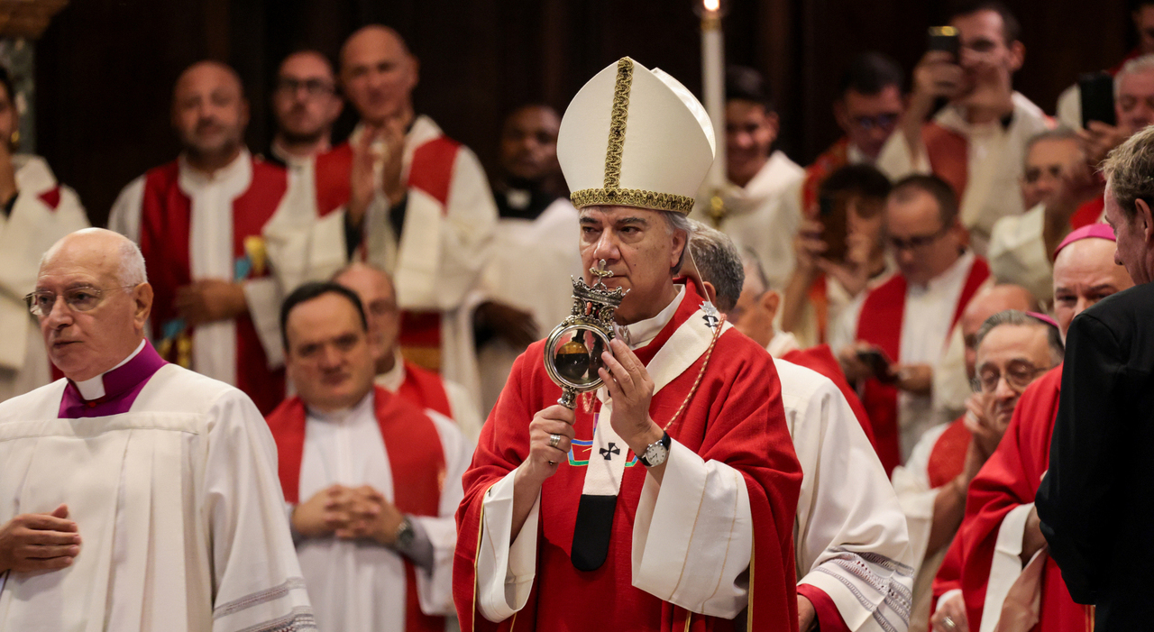 La lettera del cardinale Domenico Battaglia: «Vi auguro un Natale ?senza?»