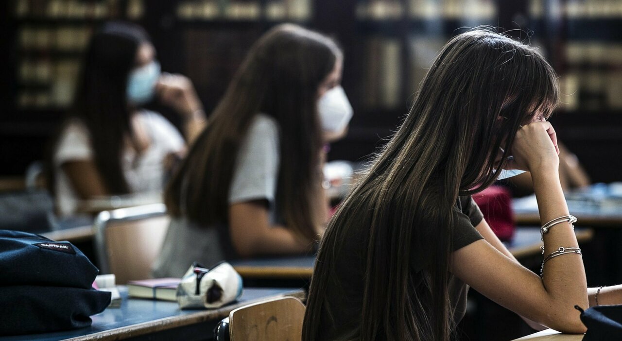 Voti alle studentesse che fanno meglio sesso», boom di giudizi su WhatsApp scandalo alluniversità dopo la denuncia di una vittima foto foto