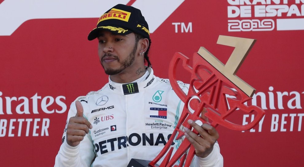 Hamilton regala una Mercedes F1 a un bimbo malato terminale: «È il mio angelo spirituale»