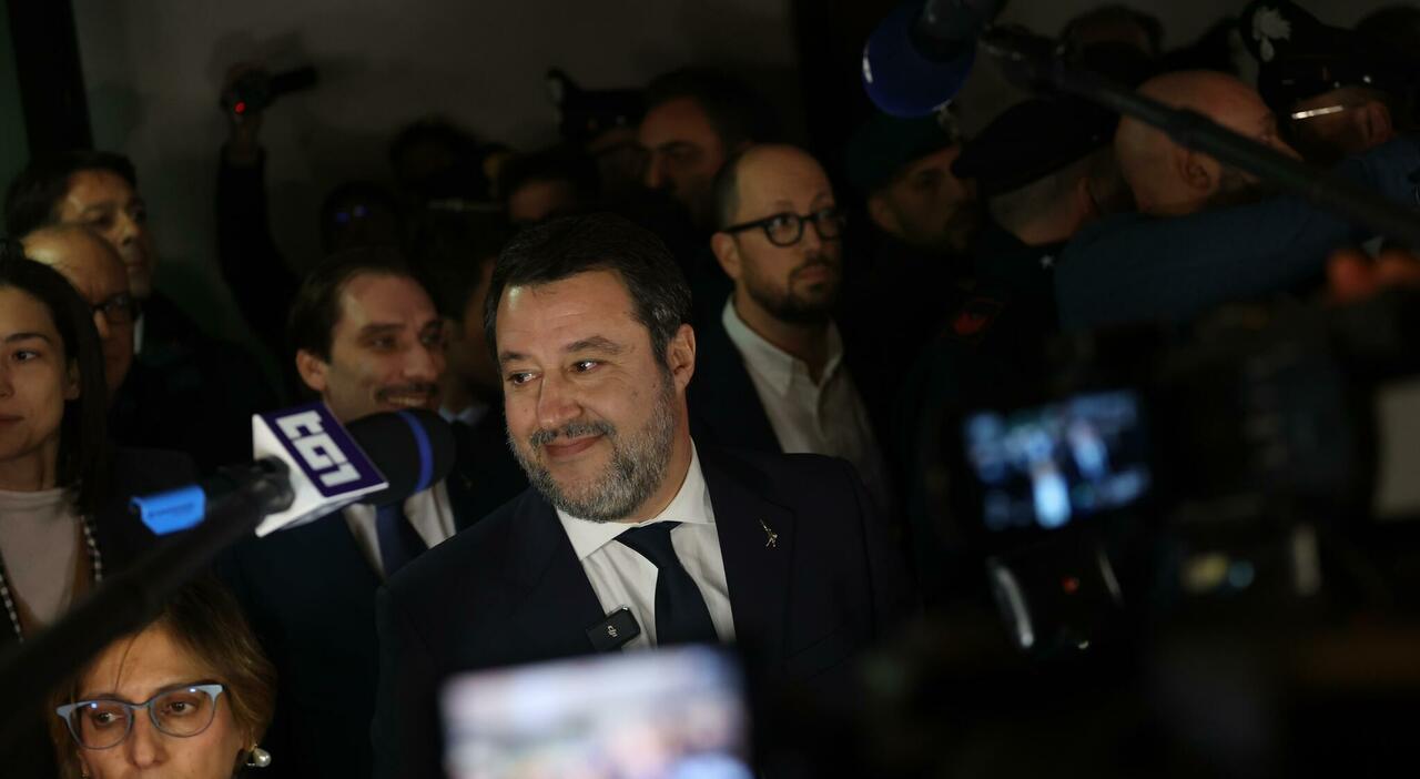 Sondaggi politici, l'assoluzione di Salvini fa bene alla Lega: «Fino a trecentomila voti in più»