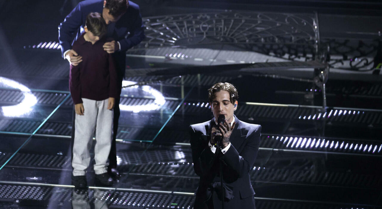 Sanremo 2025, pagelle seconda serata in diretta. Damiano David emoziona con Dalla (10), Rocco Hunt parla ai coetanei (8,5)