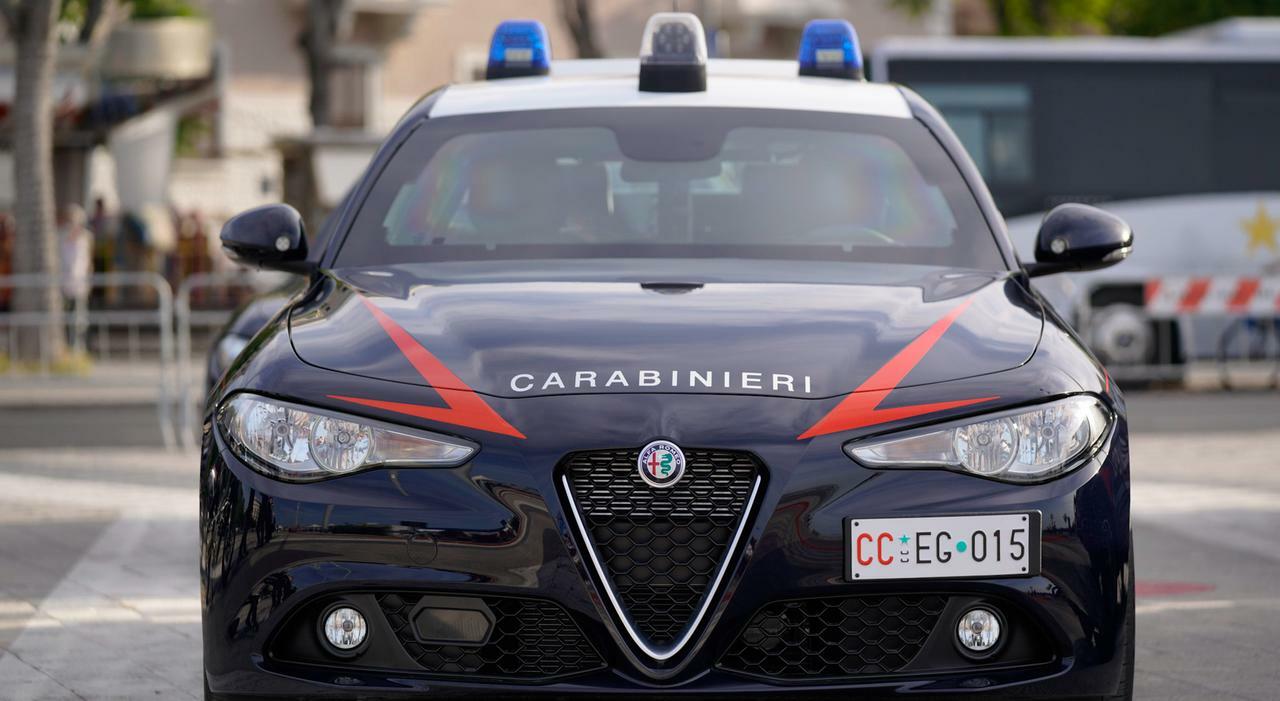 Bari, ragazzini in giro con le armi: scovati oltre cento kalashnikov e pistole