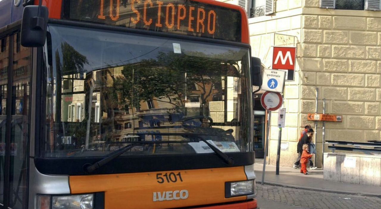 Atac ha indetto uno sciopero che comporterà interruzioni nei servizi di bus, metro e tram, con orari e fasce di garanzia stabiliti.