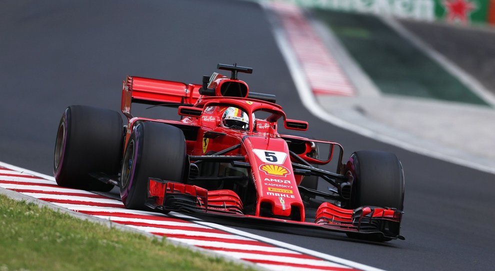 F1: Vettel vola nelle terze libere, quarto tempo per Hamilton