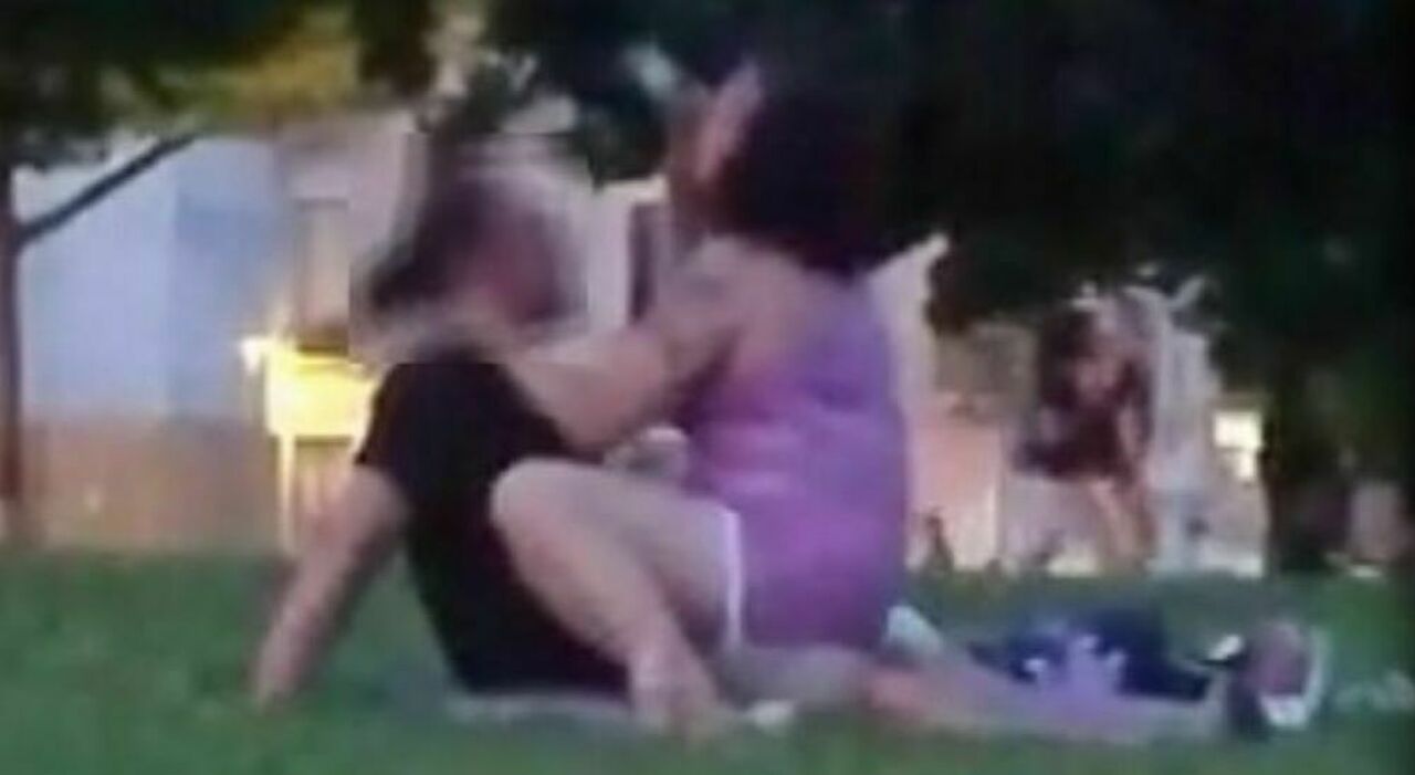 Sesso in pubblico in pieno centro a Padova il video diventa virale Immagine foto