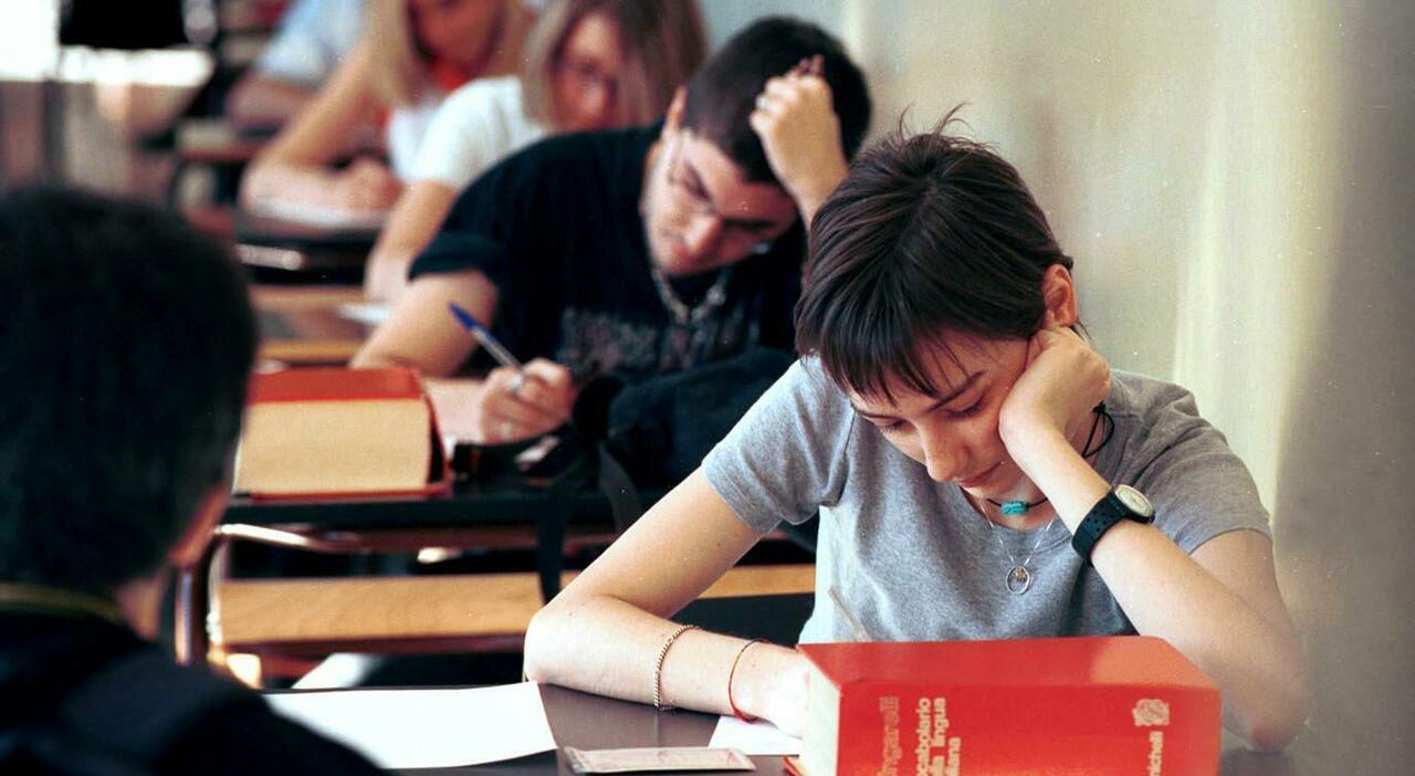Maturità, rischio burnout per 9 studenti su 10: «Disturbi alimentari e del sonno e dipendenze da alcol, droghe e smartphone»