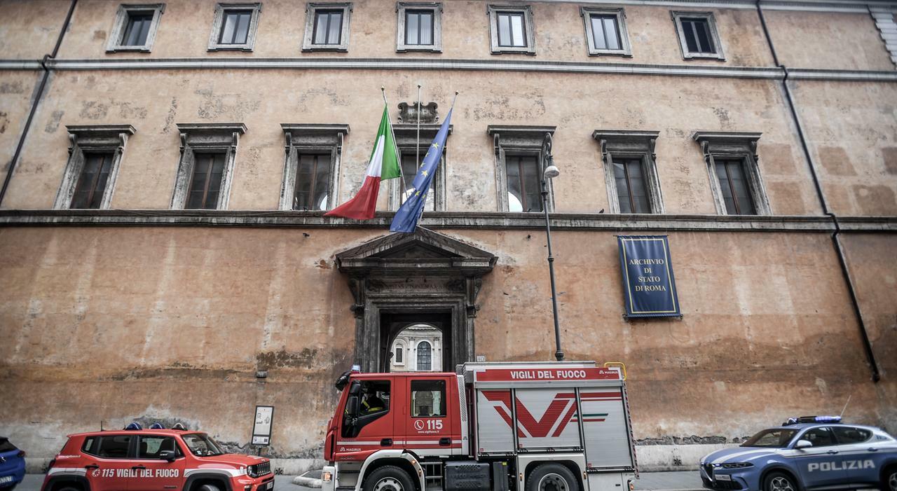 Crollo dell’intonaco all’Archivio di Stato, tre impiegati in pericolo