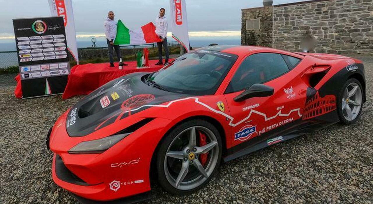Fabio Barone e il suo copilota Alessandro Tedino festeggiano l'impresa con la Ferrari F8 Tributo appena giunti a Capo Nord