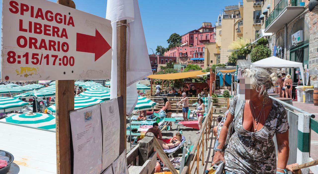 Spiagge a Napoli, vincono i comitati il Tar: no al numero chiuso. Sull?estate è già battaglia