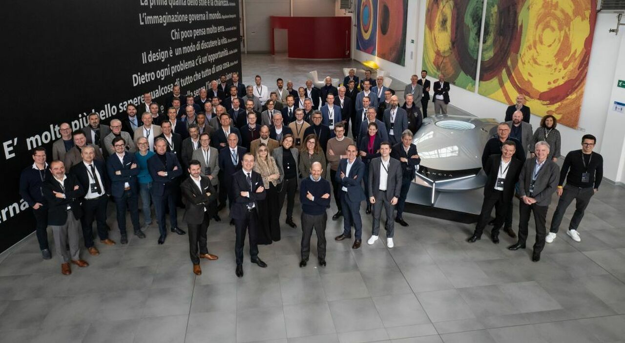 Foto di gruppo dei nuovi 40 dealer europei di Lancia