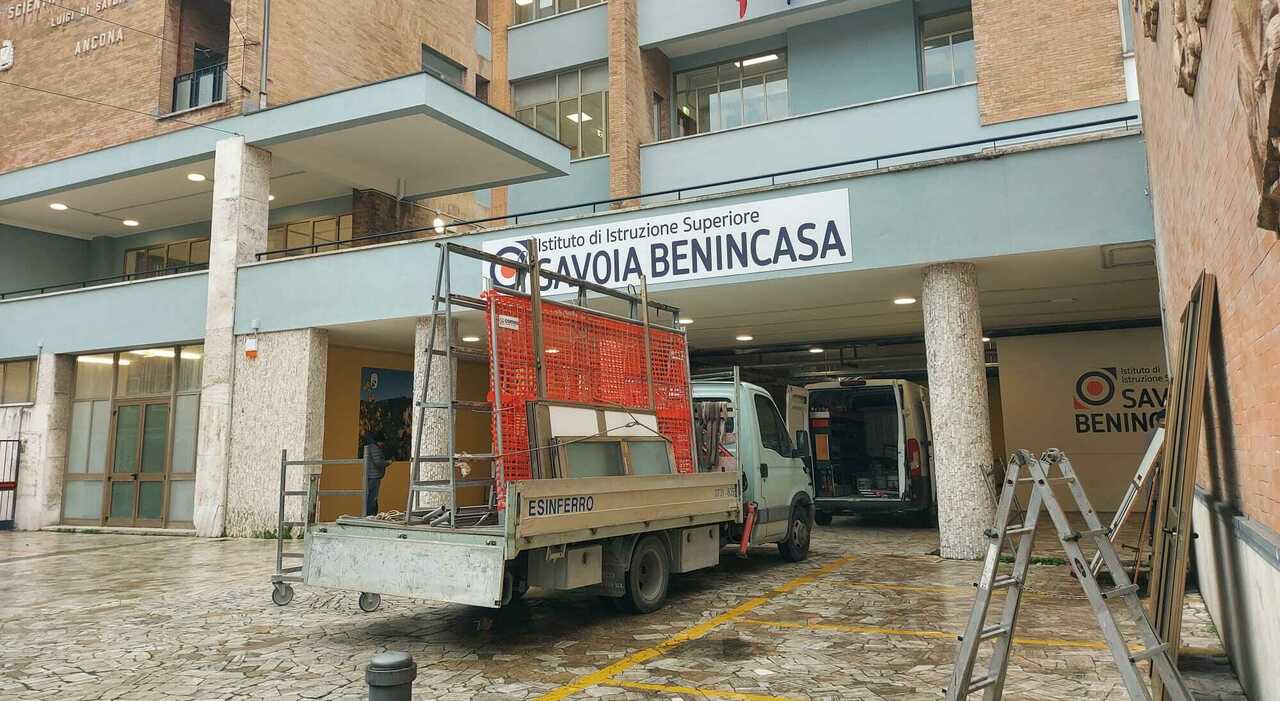 Ancona, bagni allagati e riscaldamenti a zero. Monta la rabbia al Savoia Benincasa