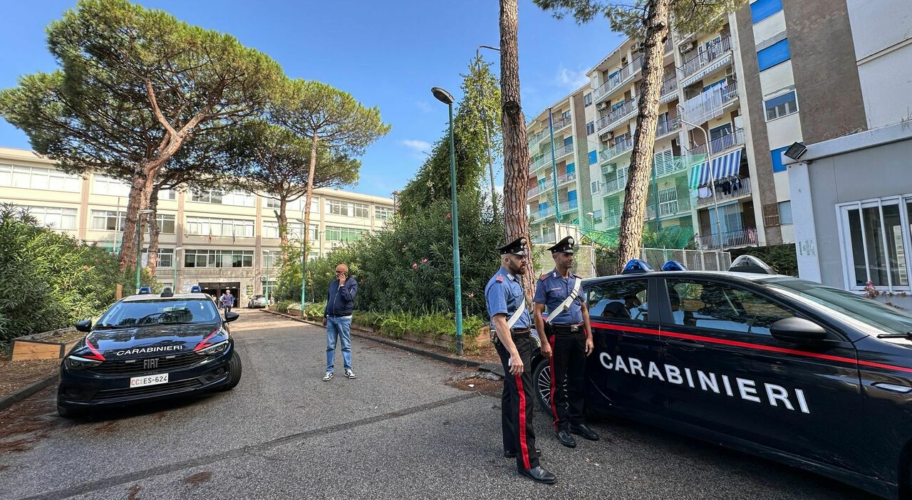 Torre del Greco, studente precipita dal secondo piano della scuola: operato in ospedale