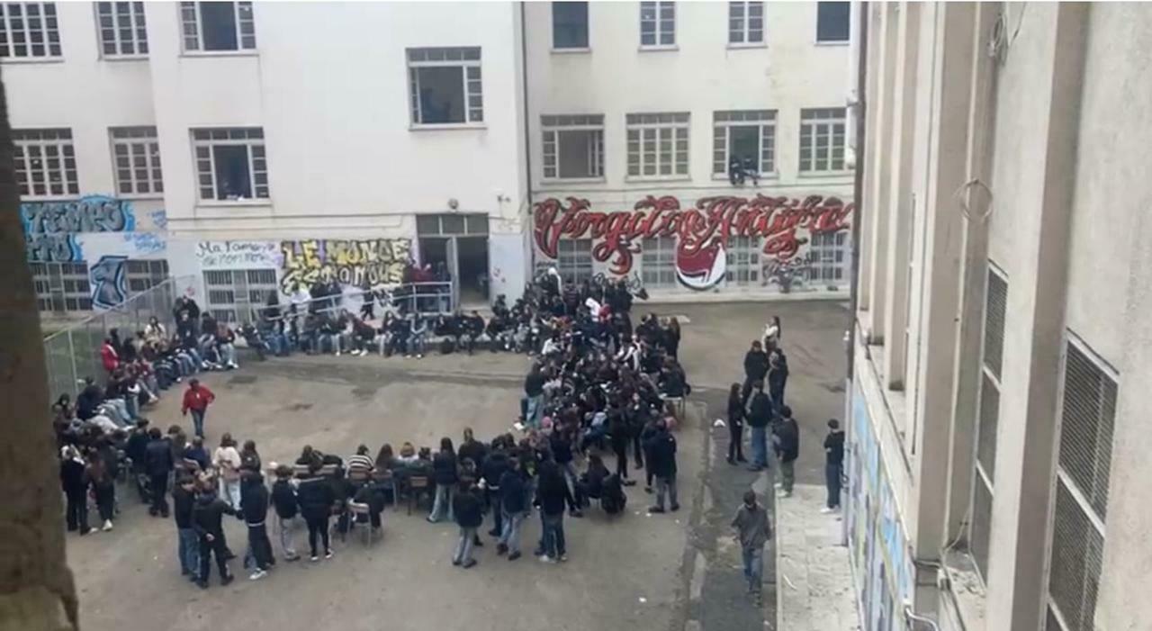 Scuola, i presidi si rivoltano in piazza nella Capitale: «Basta occupazioni»