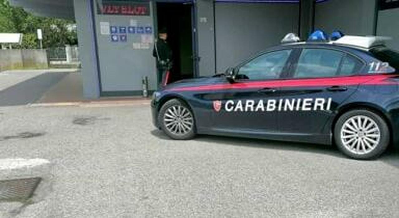 «Violenterò tuo figlio». Botte e minacce per gestire lo spaccio, il pm chiede 7 anni per il boss 18enne (arrestato a Pesaro con un coetaneo)