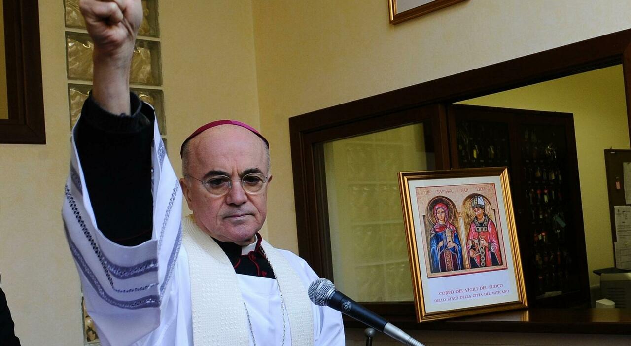 Monsignor Viganò scomunicato dal Vaticano: per il Dicastero è colpevole di scisma
