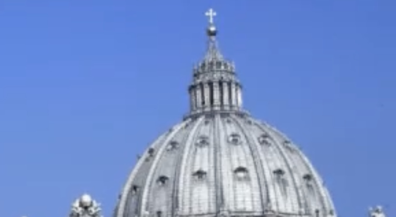 L'Heure pour la Terre : La coupole de la basilique Saint-Pierre plongée dans le noir