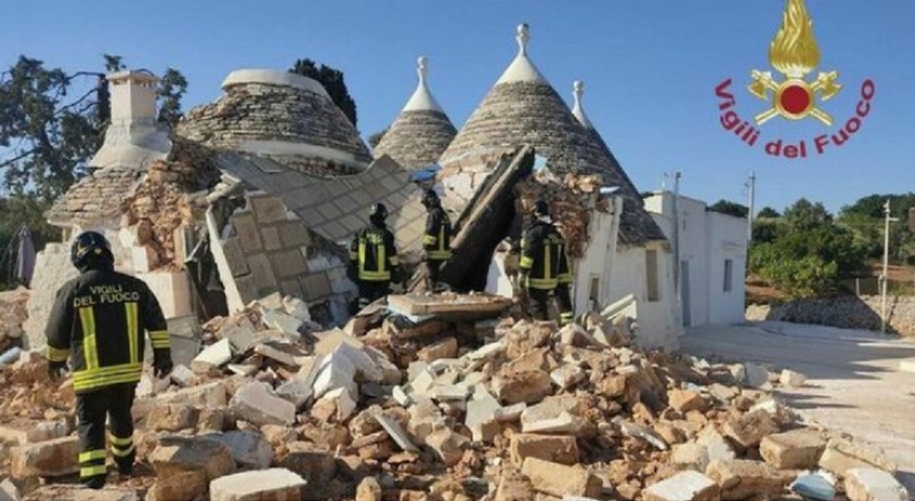 Esplosione in un trullo a Cisternino, morto un uomo sotto le macerie: la moglie di 53 anni in ospedale con ustioni diffuse