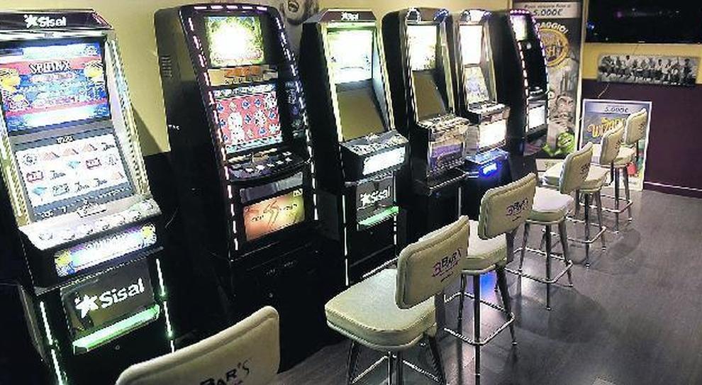 Presi col congegno per svuotare le slot