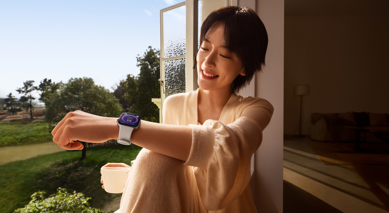 In alto, Huawei Watch Fit 3: per il fitness offre 101 discipline e 660 corsi (159 euro)