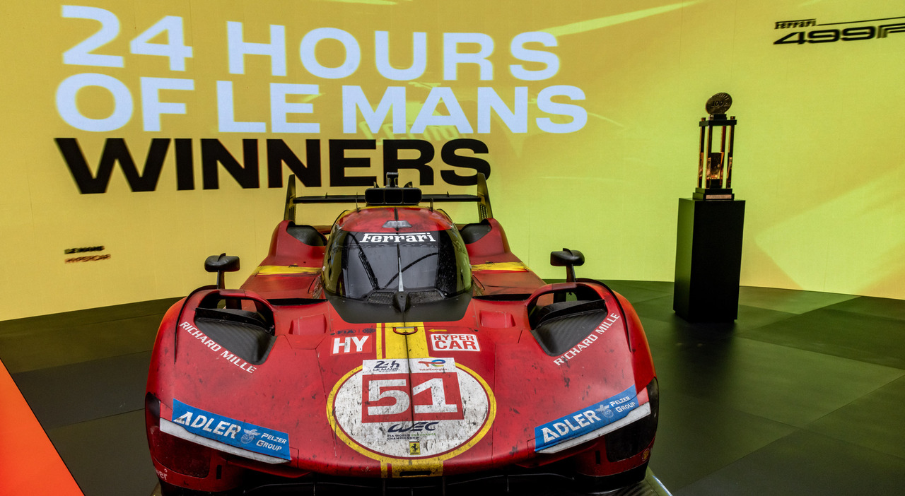 Ferrari in pista celebra titolo a Le Man