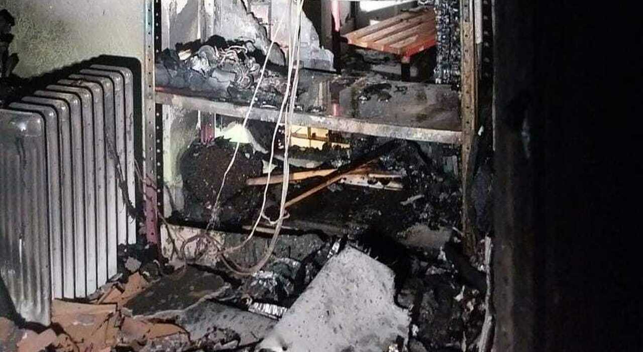 Un secondo incendio doloso scoppia nel liceo occupato Gullace di Roma.