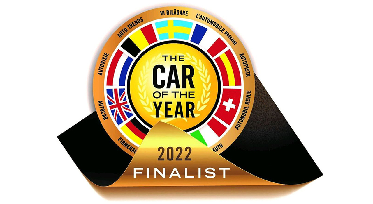 Il logo del premio Car of the Year 2022