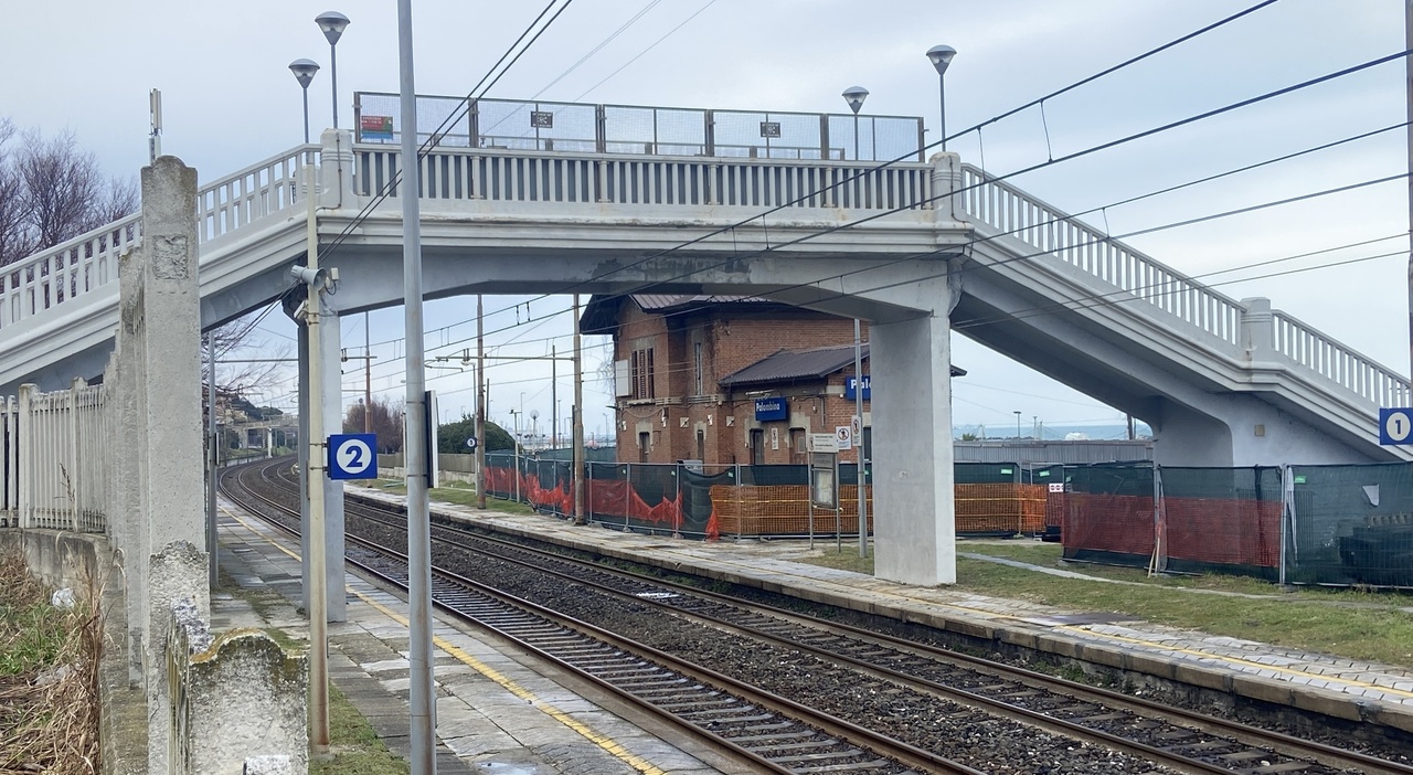 Tragico volo dal ponte di Palombina: ragazzo di 22 anni trovato morto sui binari