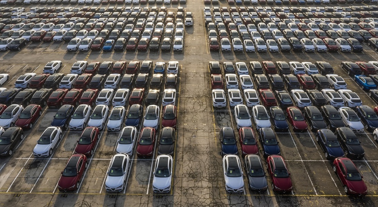 Auto aziendali, tasse più alte per quelle a benzina e diesel: cosa cambia (e quanto aumentano i costi) con le nuove misure